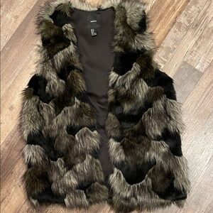 Forever 21 Black and Gray Faux Fur Vest